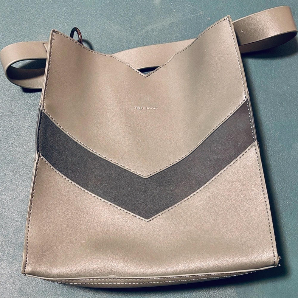 Pixie Mood livid (blue grey) with dark blue Chevron shoulder bag